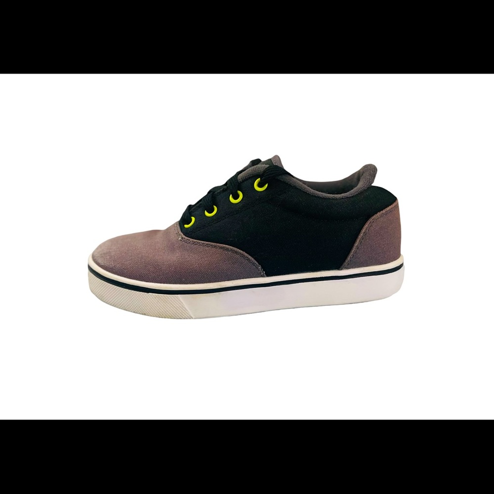 HEELYS Motion Plus Skate Shoes Gray/Black Wheeled Sneaker Youth Size 3